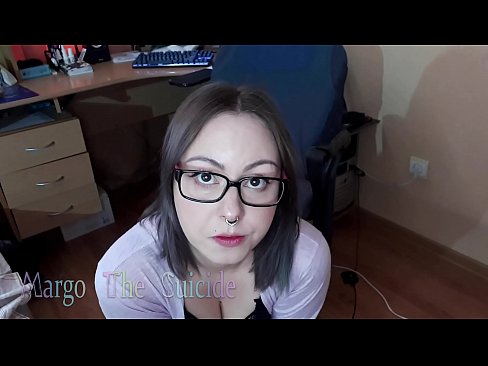 ❤️ Fata sexy cu ochelari suge adânc Dildo în fața camerei de filmat ❤️❌  at us ❤